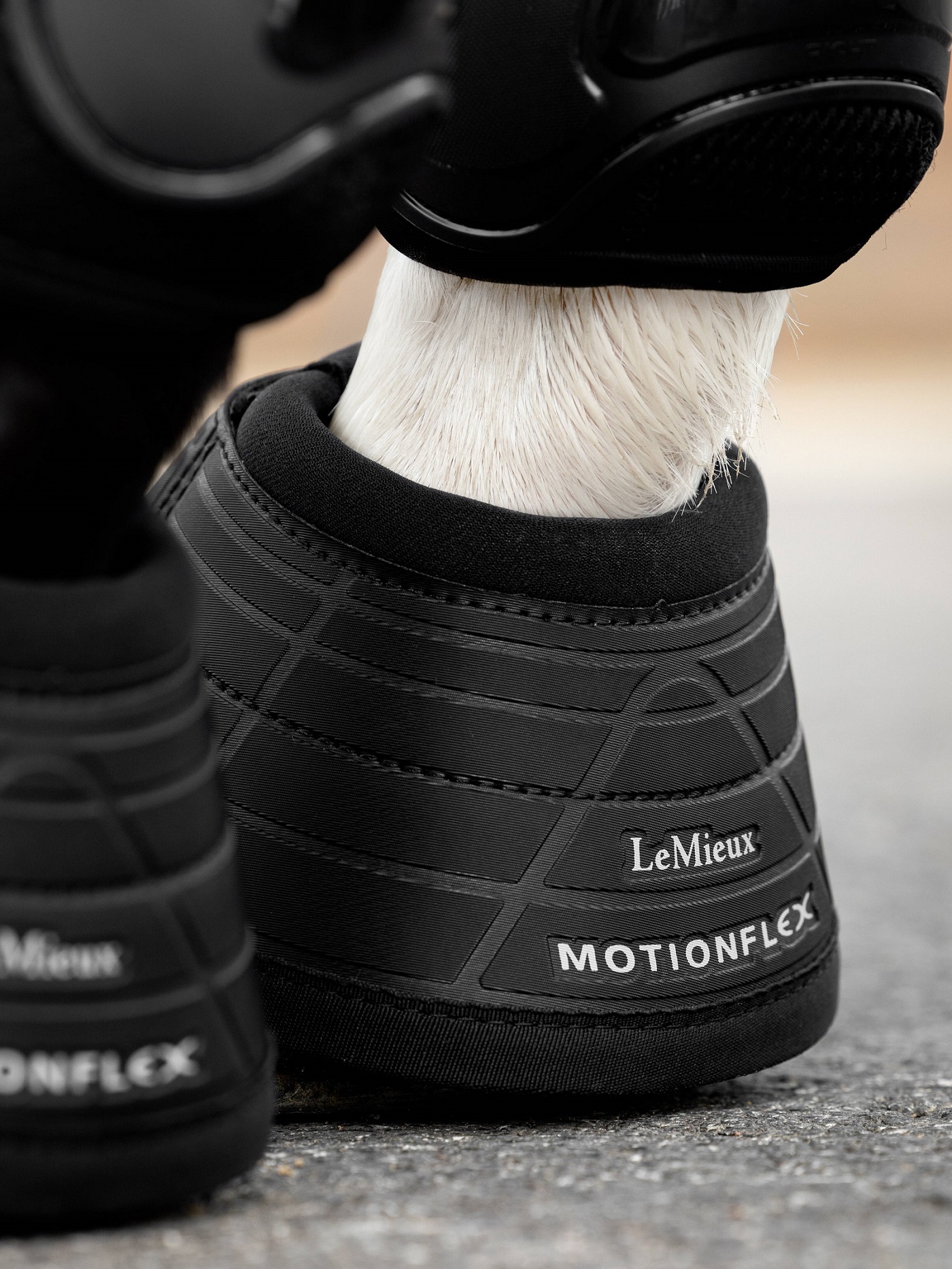 LeMieux Motionflex Over Reach Boot, Hufglocken