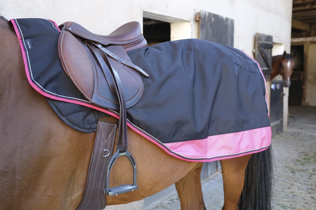 EQUITHÈME "TYREX 1200D", Nierendecke, schwarz/himbeere, anti-pilling Polarfleece, Ausreitdecke