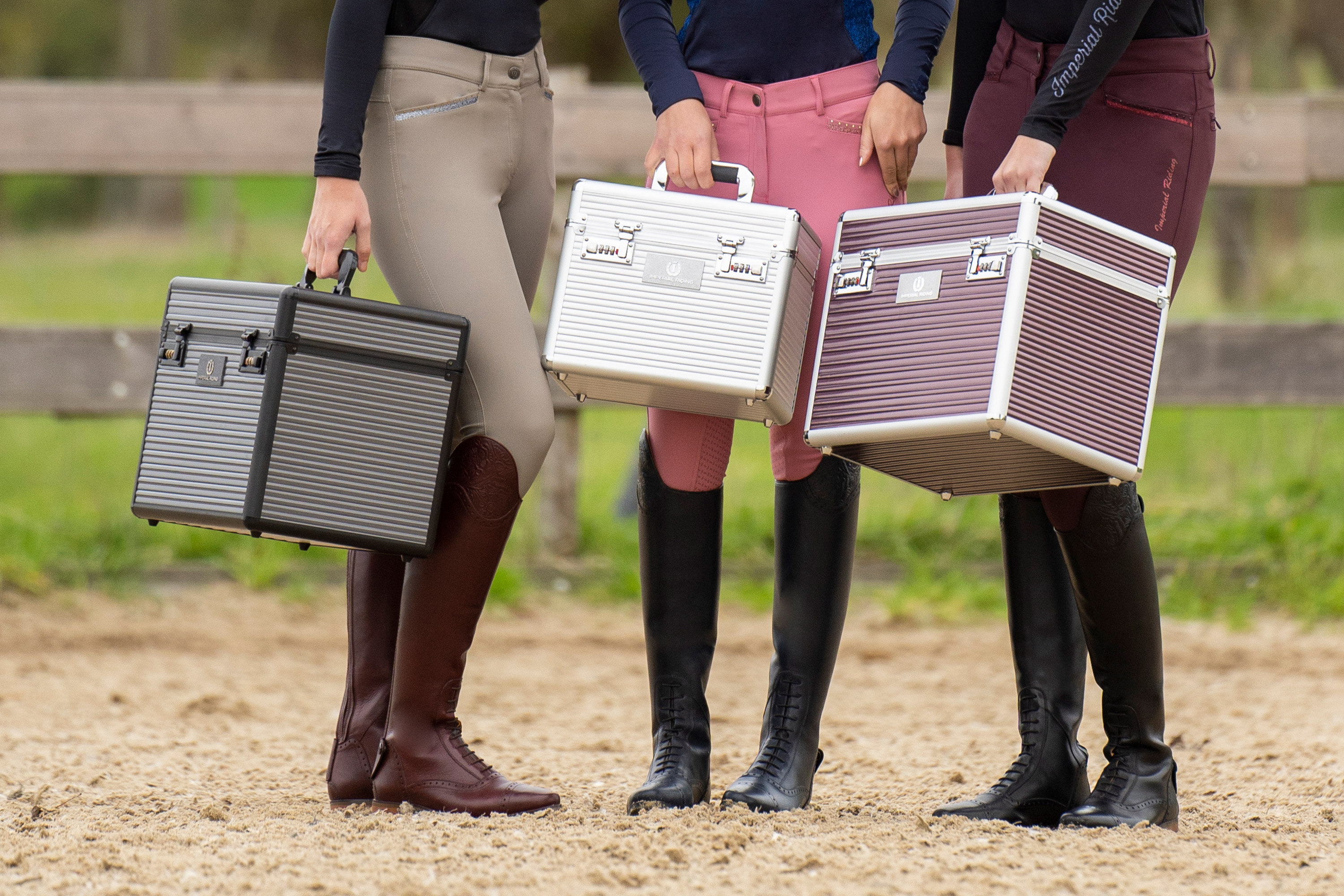 Imperial Riding Grooming Box klassisch klein in verschiedenen Farben Putz Box 32x20x26cm modern
