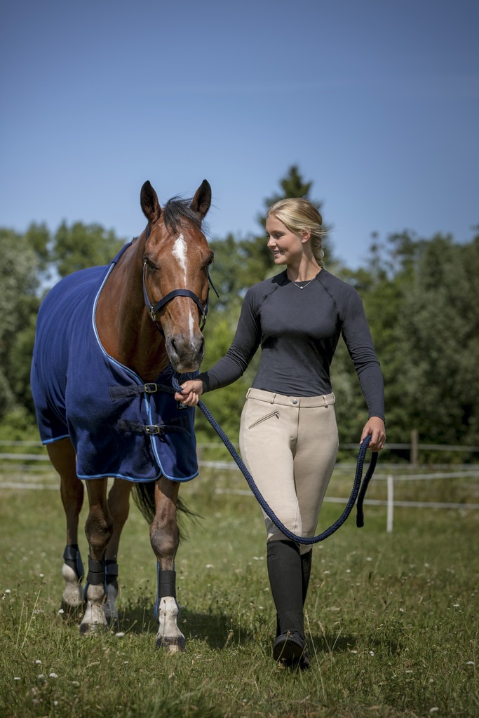 RIDING WORLD, Polarfleecedecke mit Kreuzgurten, Abschwitzdecke, marineblau/hellblau