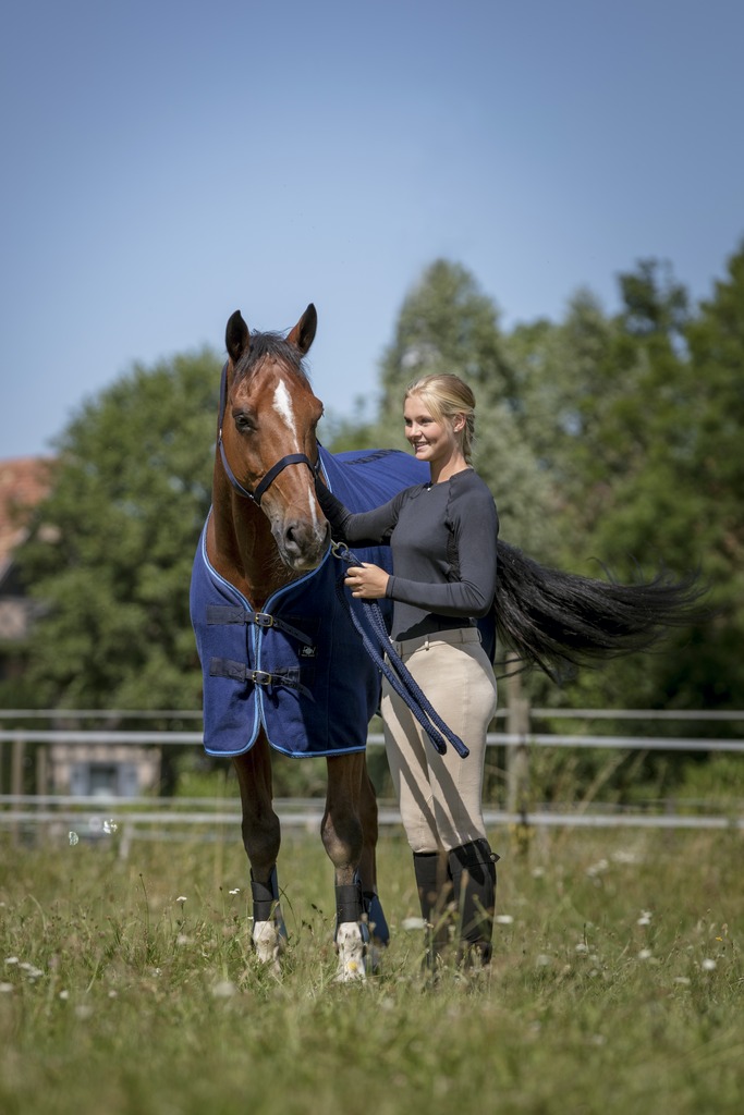 RIDING WORLD, Polarfleecedecke mit Kreuzgurten, Abschwitzdecke, marineblau/hellblau