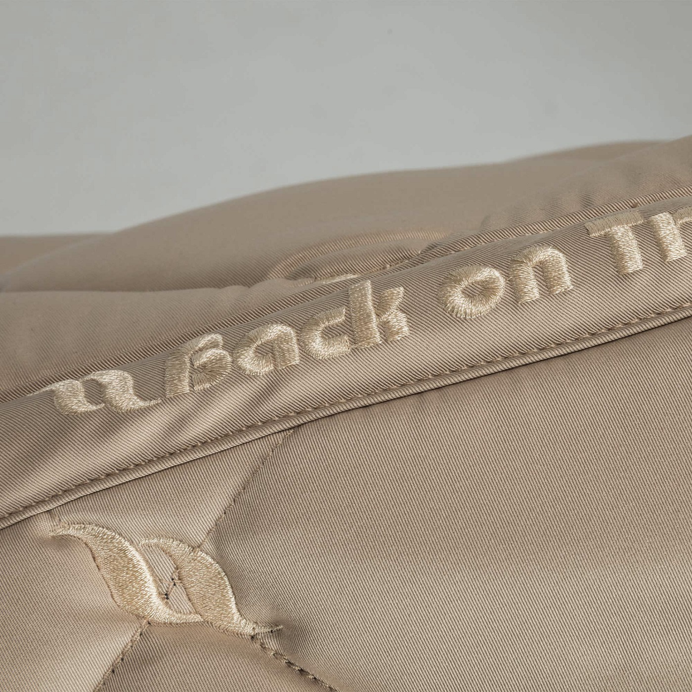 Back on Track Nights Collection Schabracke Springen, Champagne