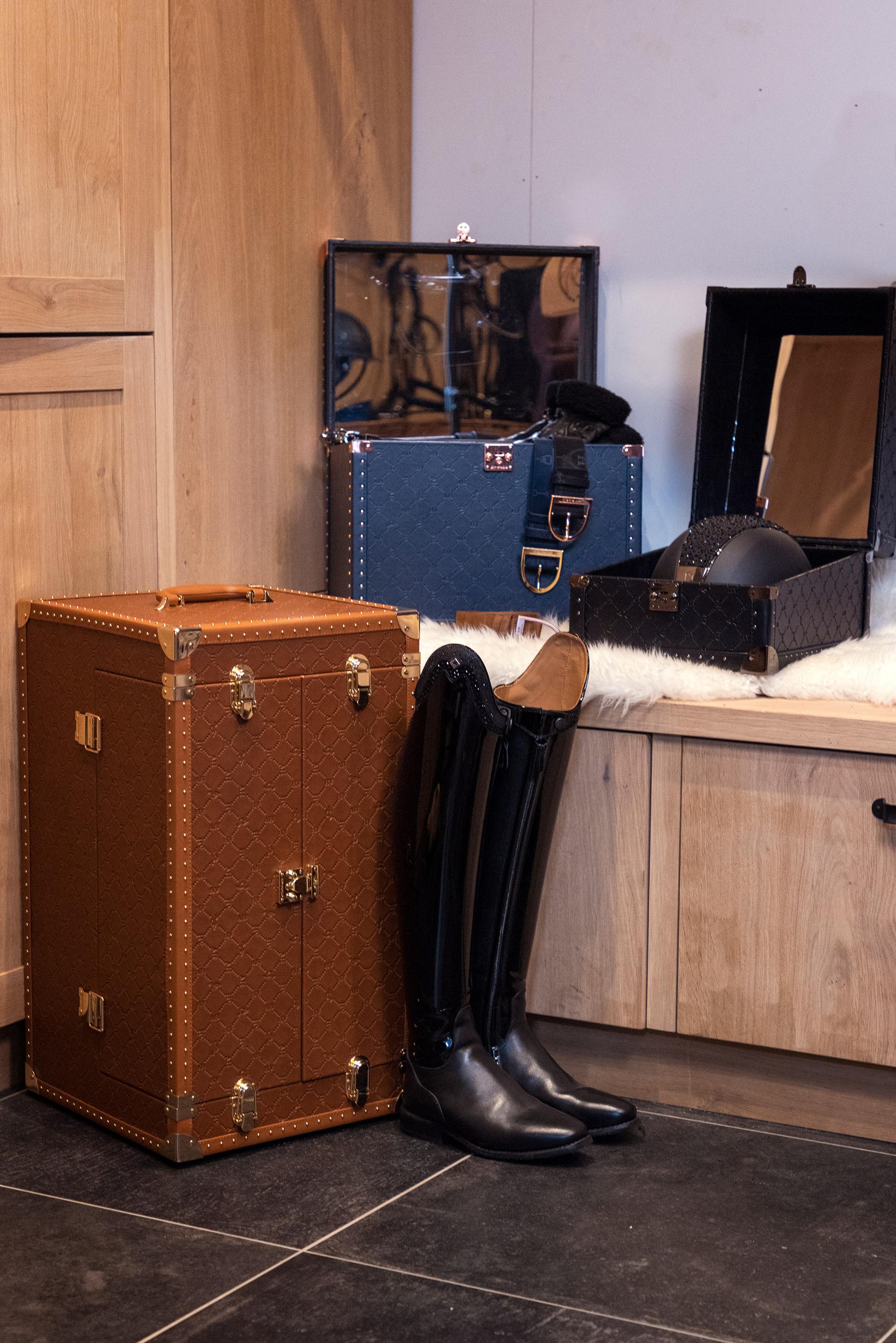 Imperial Riding Stiefel Box HVPLuxury versch. Farben 34x36x62cm