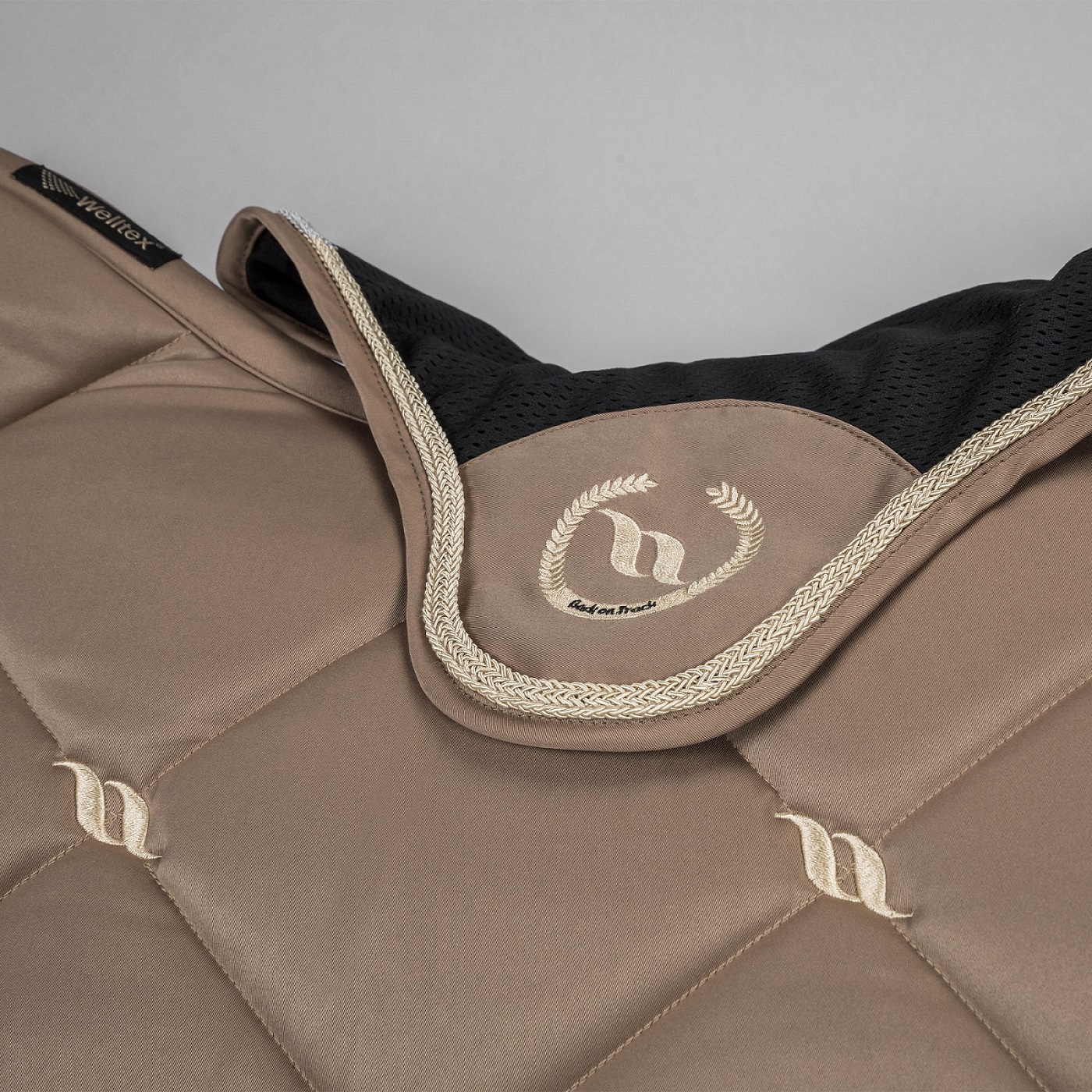 Back on Track Nights Collection Fliegenohren, Nougat