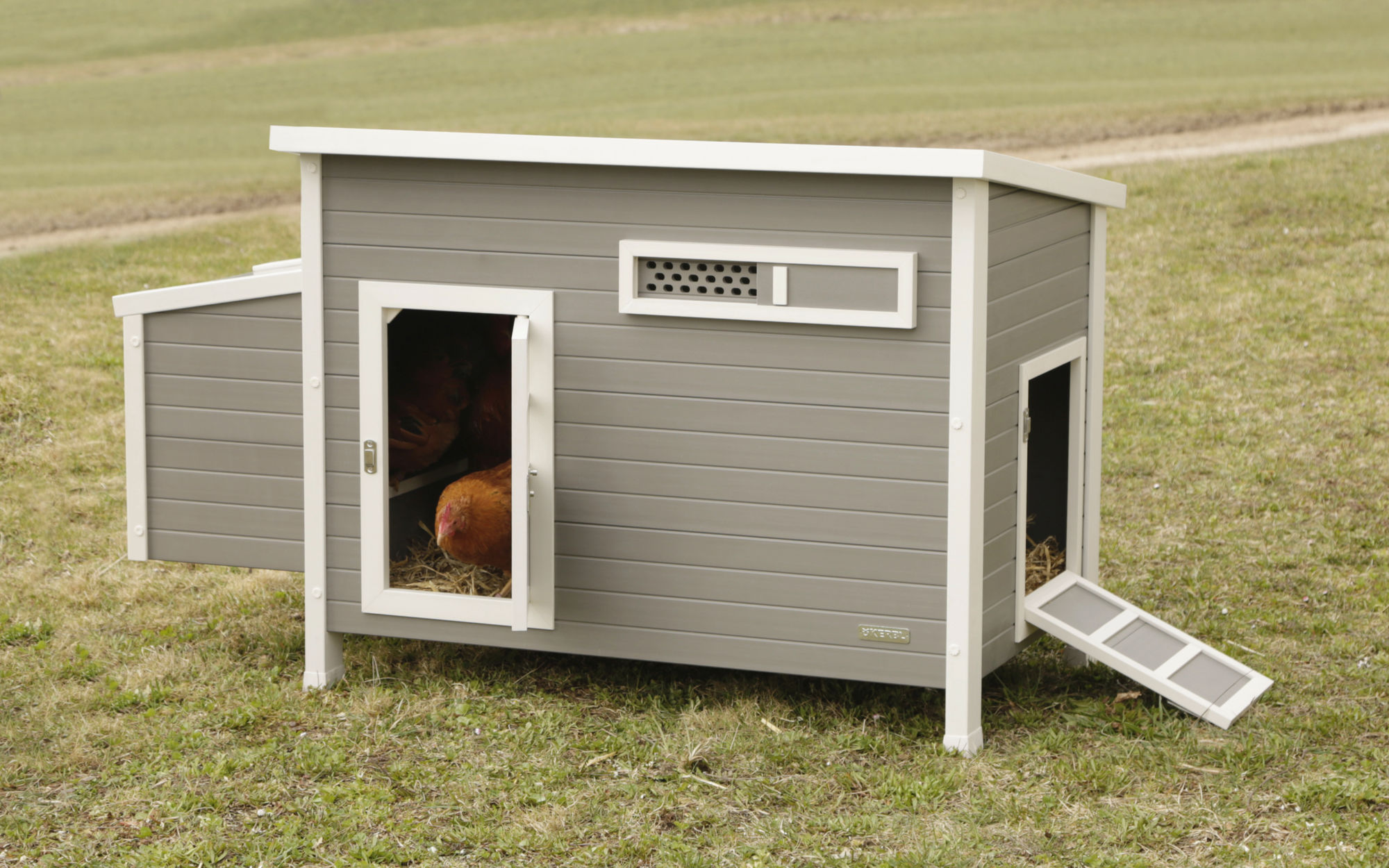 Kerbl ECO-Kunststoffstall "Barney", Hühnerstall, 137 x 73 x 83 cm, weiß/grau