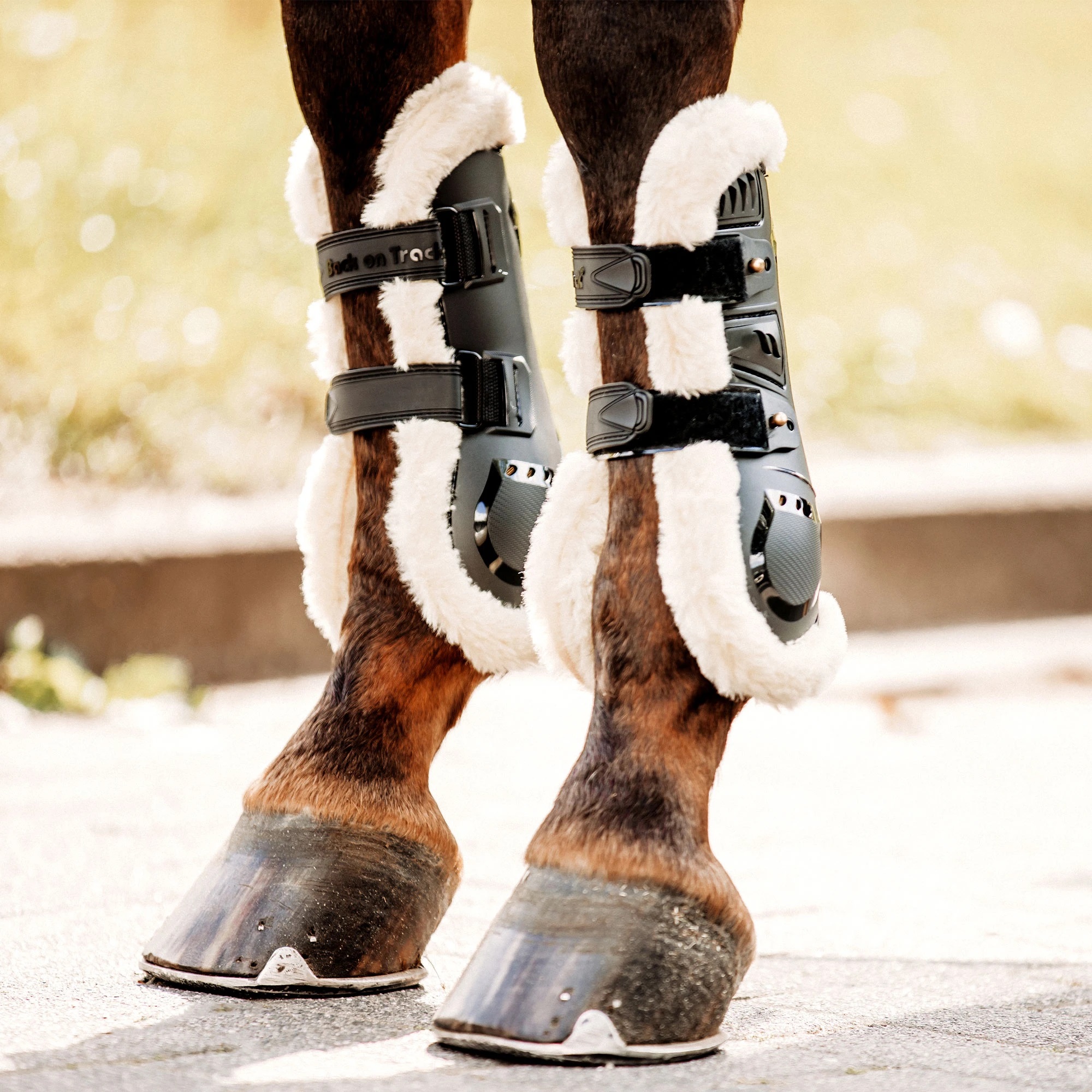 Back on Track Air Flow Tendon Boots, mit Kunstfell, Gamaschen, schwarz