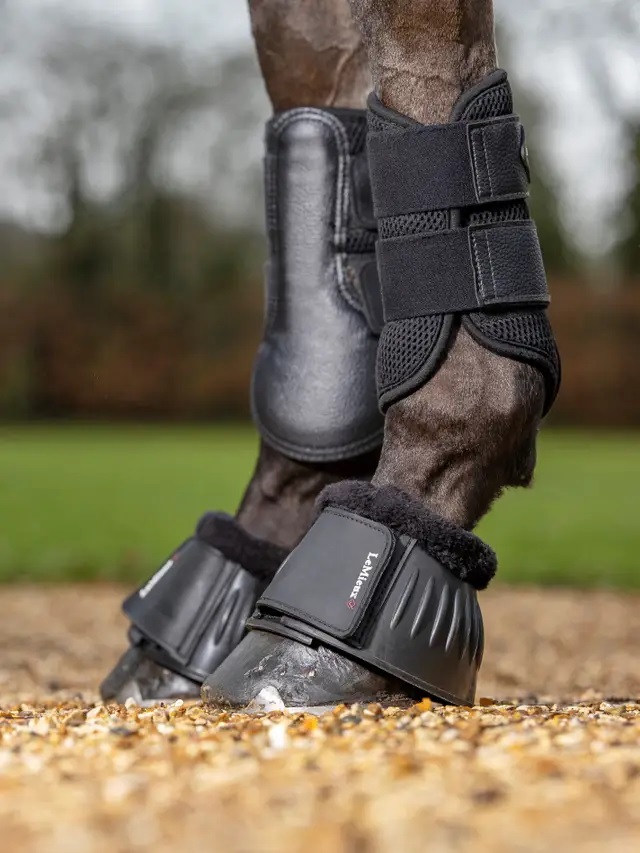 LeMieux Gummiglocken mit Fleece ,Schwarz