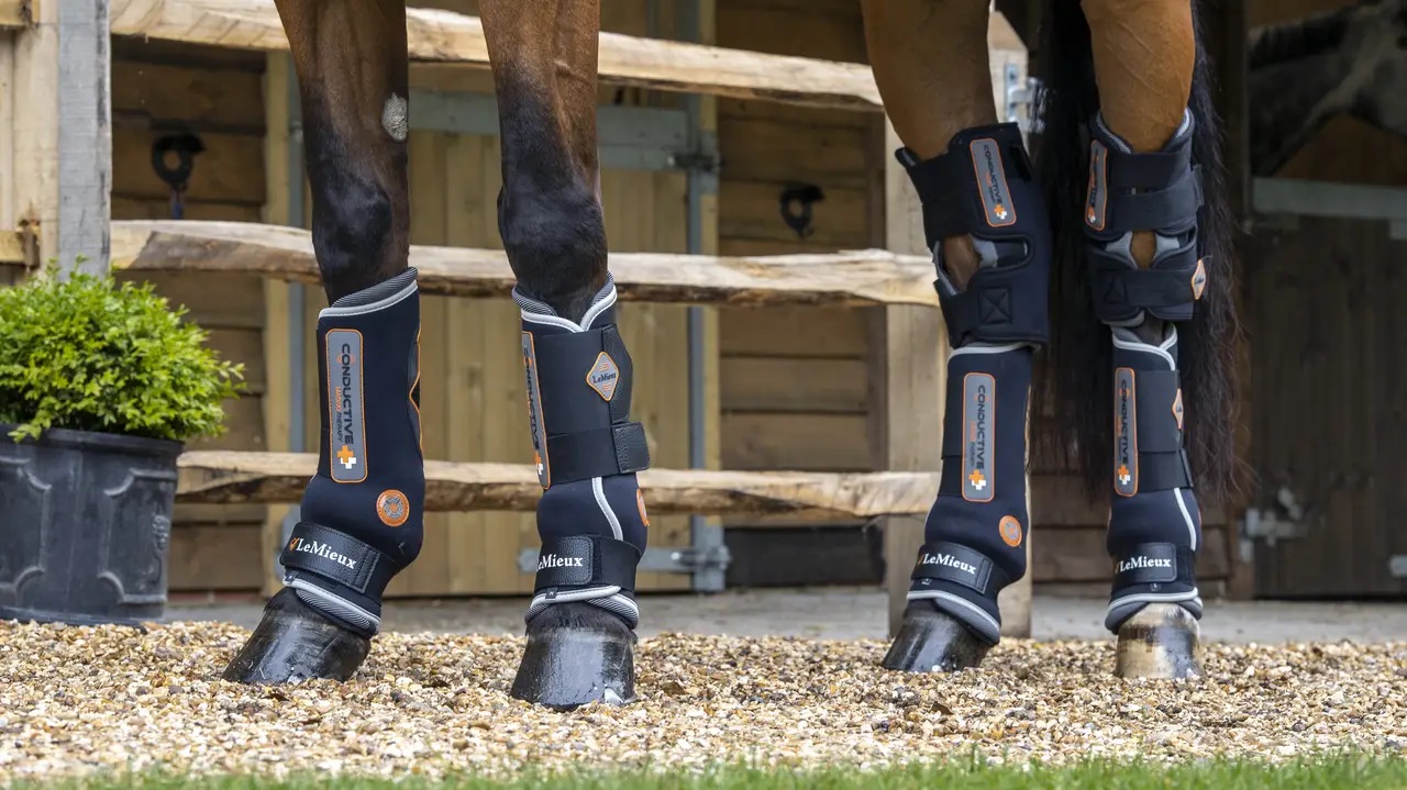 LeMieux  Conductive Magno Boots