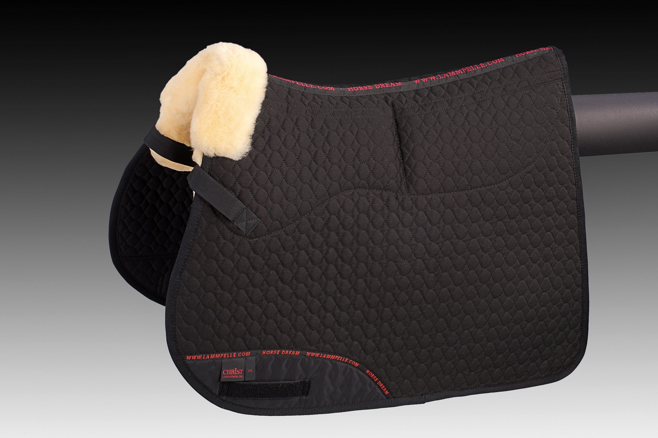 CHRIST Lammfell Schabracke "Champ Ultra", 4 Kammern, Vielseitigkeit, Warmblut, schwarz/natur